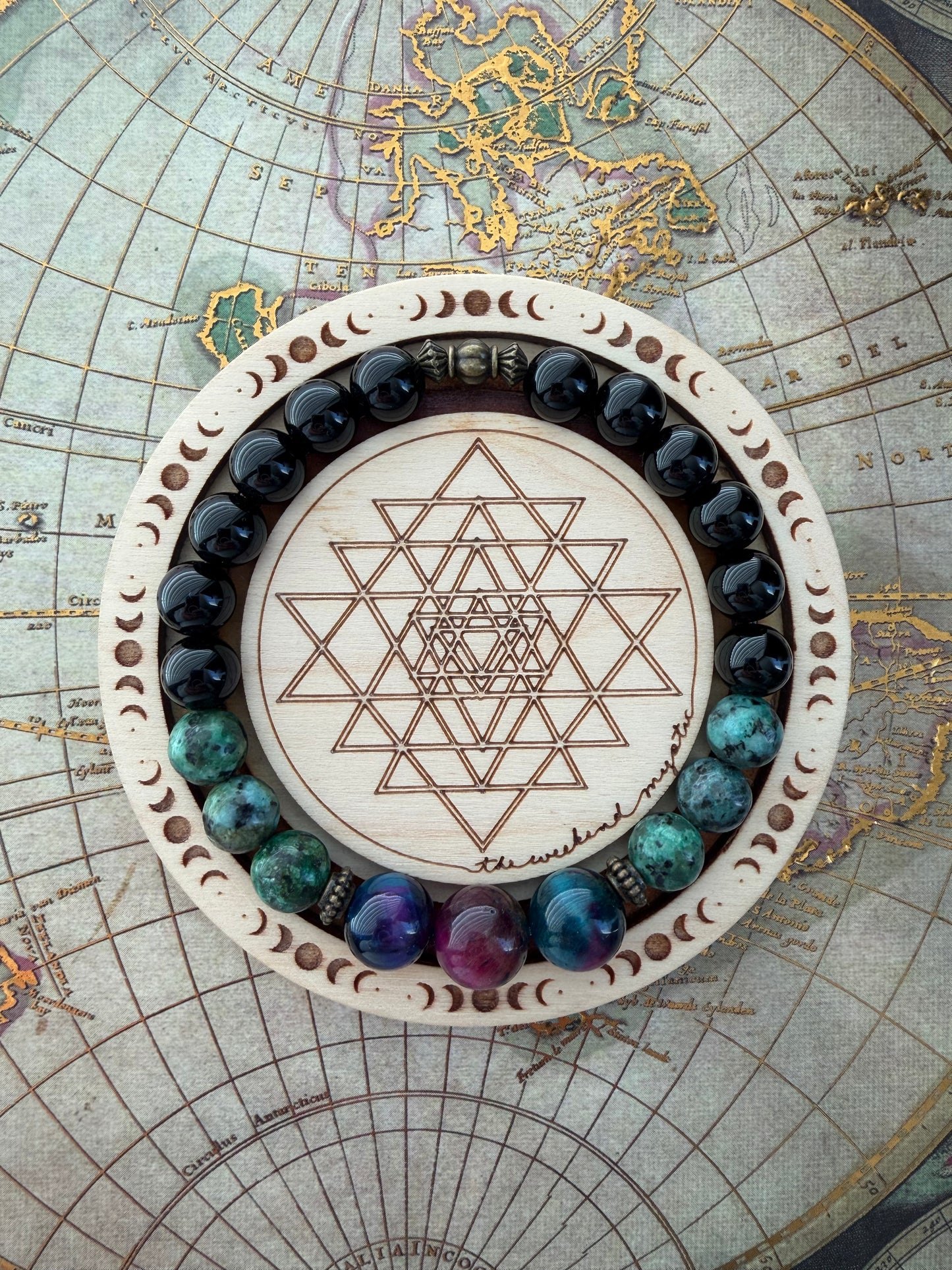Dark Earthy Aurora Stretch Bracelet