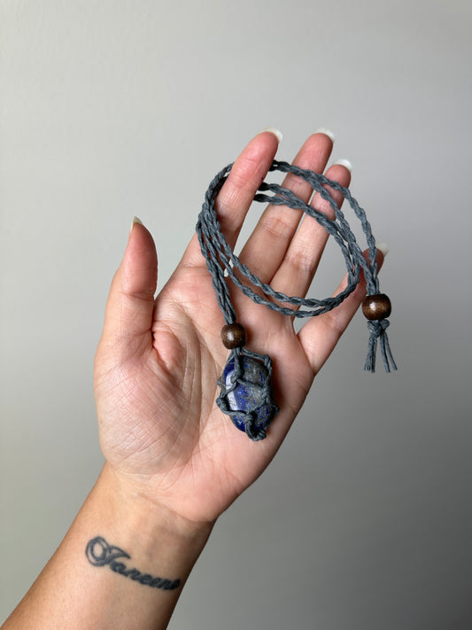 Interchangeable Hemp Macramé Crystal Necklace w/ Lapis Lazuli