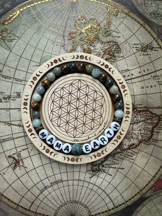 "Mama Earth" Letter Bead Stretch Bracelet