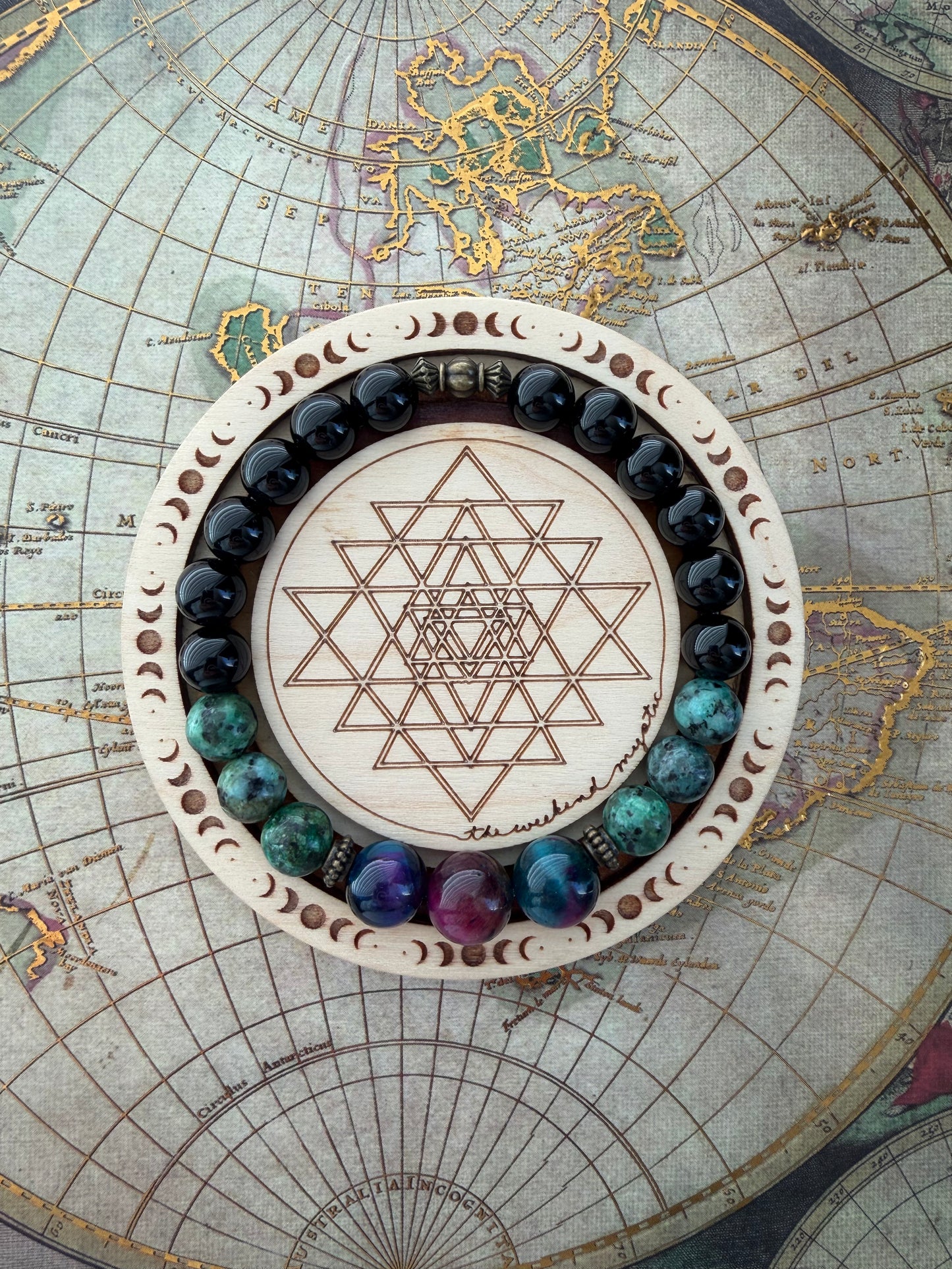 Dark Earthy Aurora Stretch Bracelet