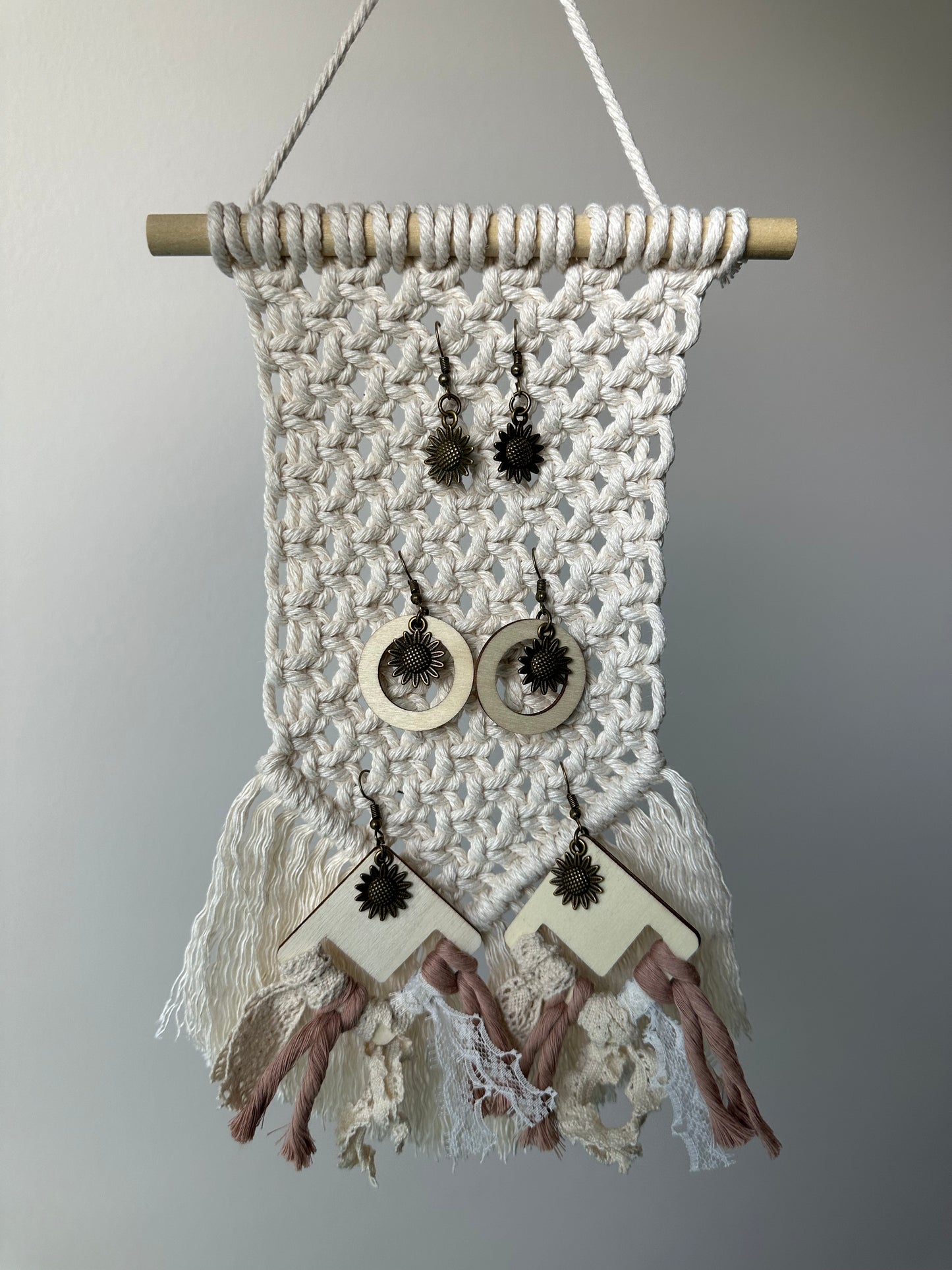 Macramé Earring Holder